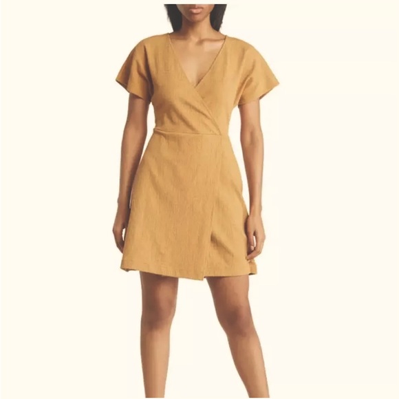 Madewell Dresses & Skirts - Madewell crossfront flutter sleeve Mini dress. Camel color. Size S